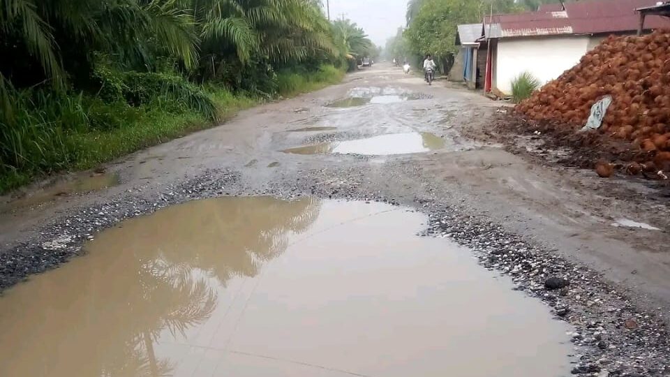 Jalan rusak bagan jaya