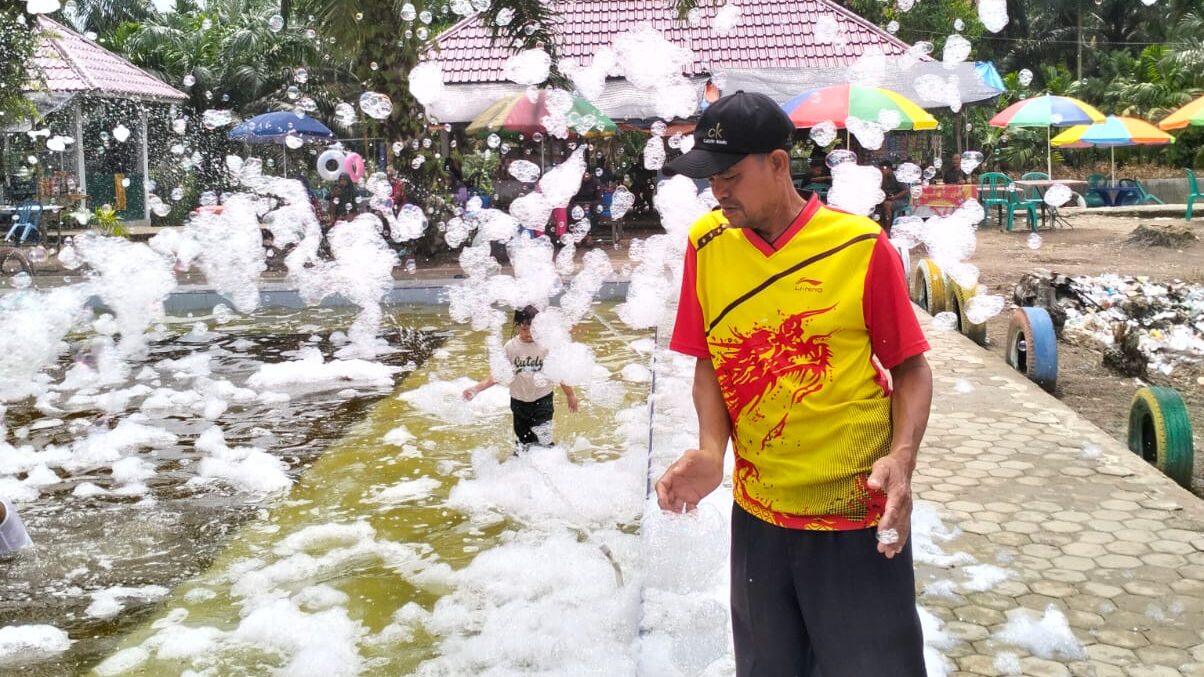 Temukan Kolam Renang Tuah Berlayar: Keseruan Keluarga di Desa Danau Pulai Indah