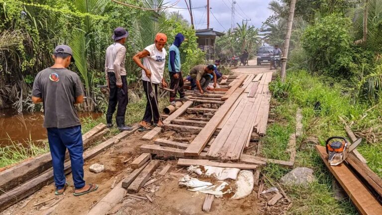 Jembatan Sanglar Rusak